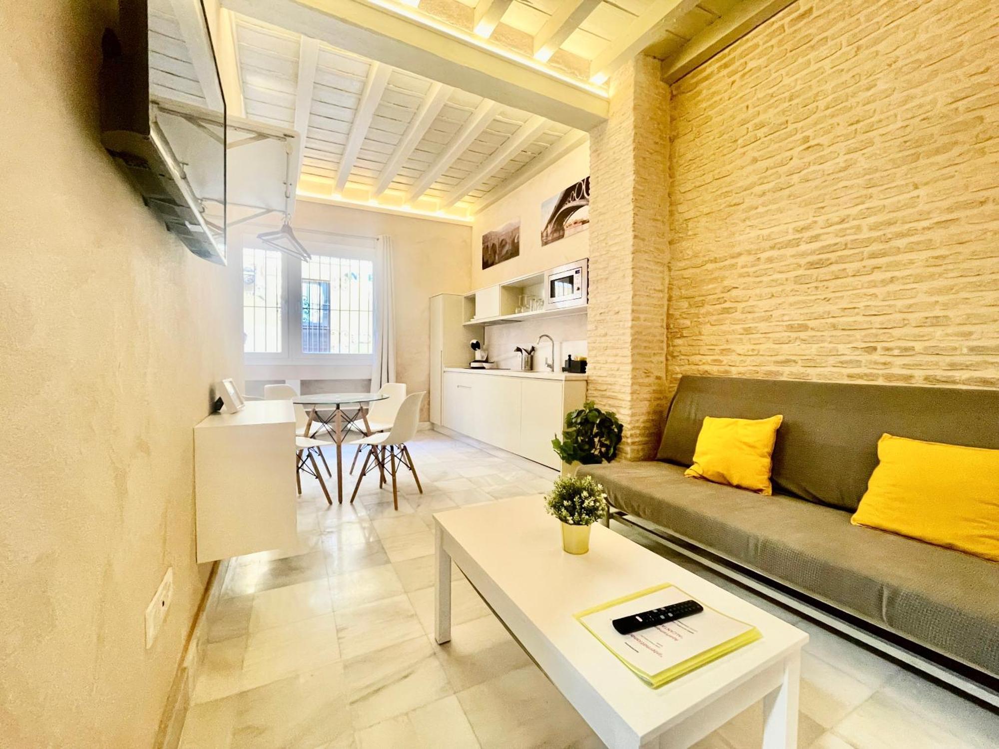 Апартаменты Click Triana - Patio Privado Севилья Экстерьер фото